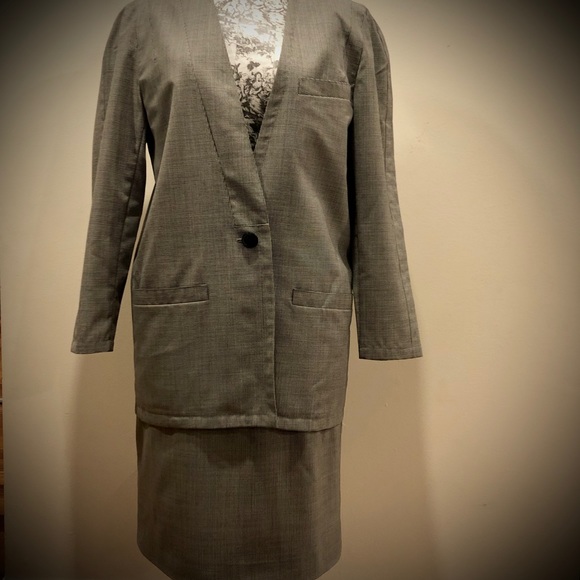 Vintage Escada Blazer & Skirt - mint condition - Picture 3 of 9